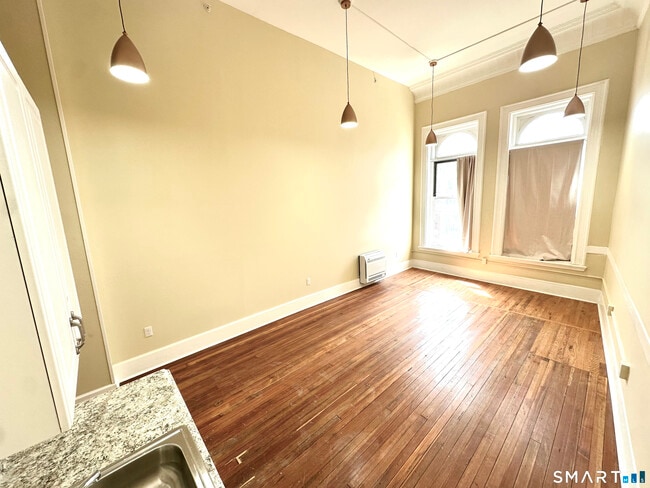 Photo - 105 Bank St Unit 4B