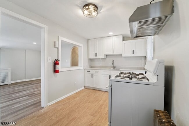 Photo - 2-11 31st St