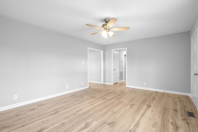 Photo - Newly Renovated 3 Bedroom Pet Friendly Hom...