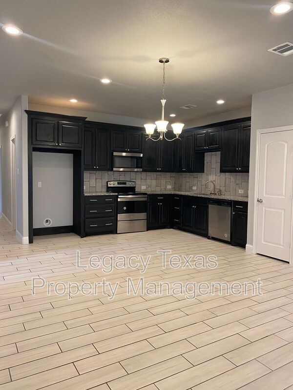 Photo - 301 E Willingham St