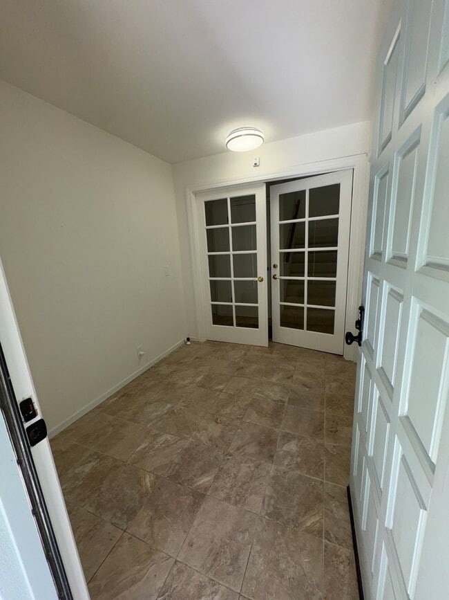 Photo - Walking distance to beaches, restaurants, 3 bedroom, 2 bathroom, upstairs level of home