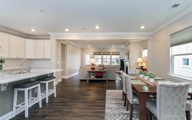 Photo - 401 Ivy Arbor Way