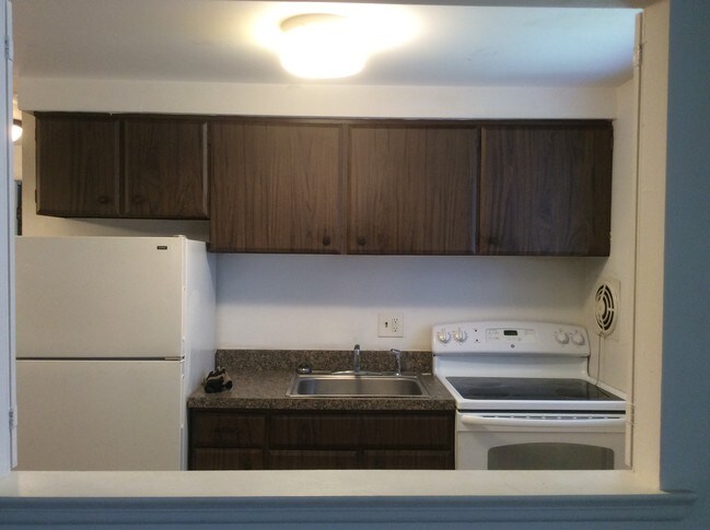 Kitchen - 1140 Simpson St Unit 21