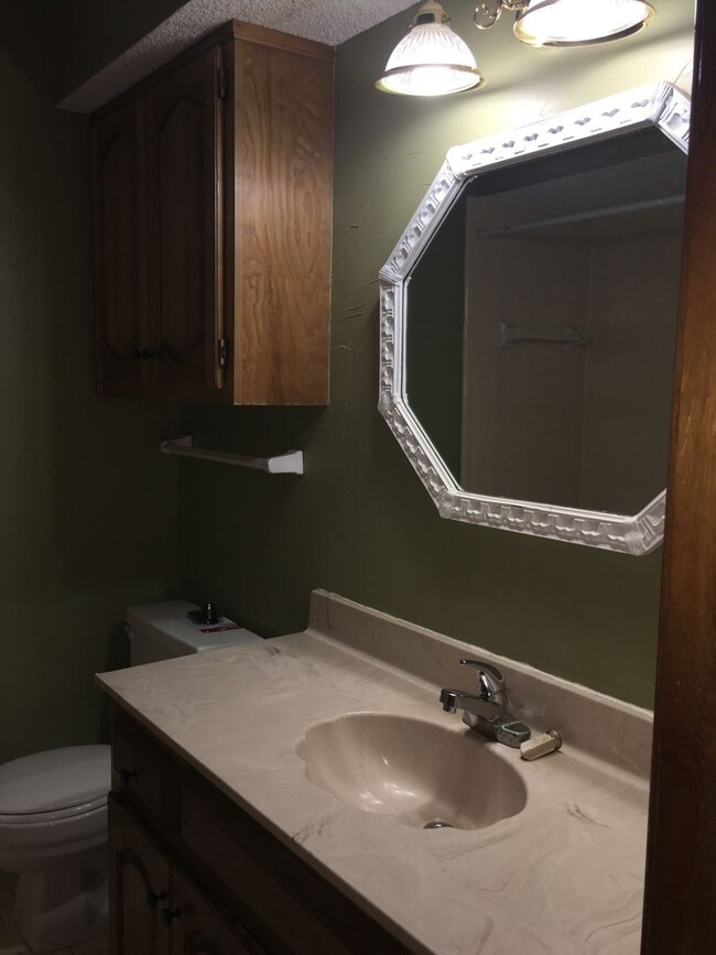 4bd 2.5 bath Large Broken Arrow Home Rental House Rental in Broken