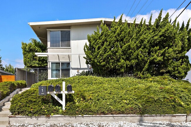 Building Photo - 2 W Avenida San Gabriel Unit 1