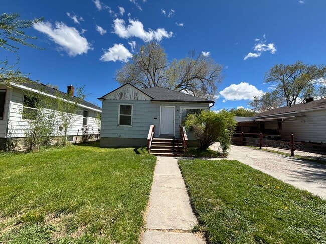 Building Photo - Single Family Home Centrally Located