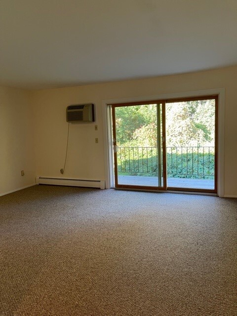Living Room - Hillside House Apartments
