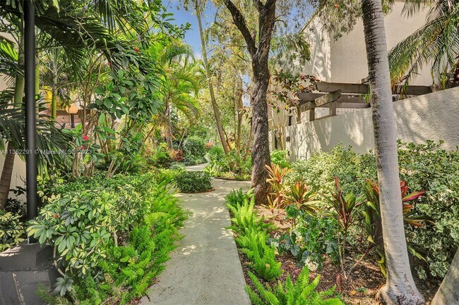 Photo - 4706 SW 67th Ave Unit M4