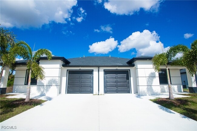 Photo - 843 Duplex St E