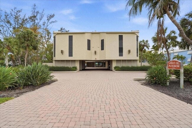 Building Photo - 5611 Gulf of Mexico Dr Unit 3