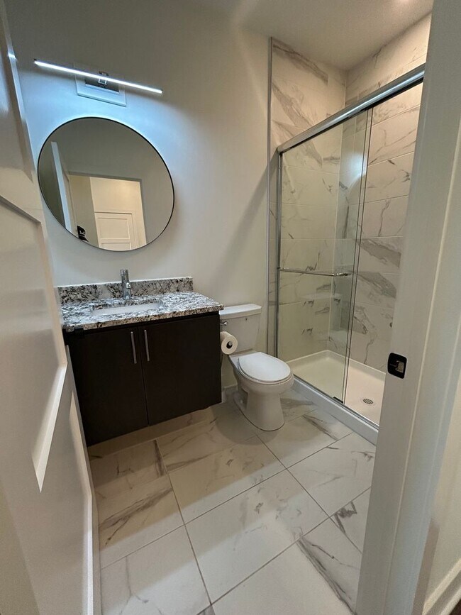 Photo - 108-110 Oakwood Ct Unidad 110 Oakwood Ct