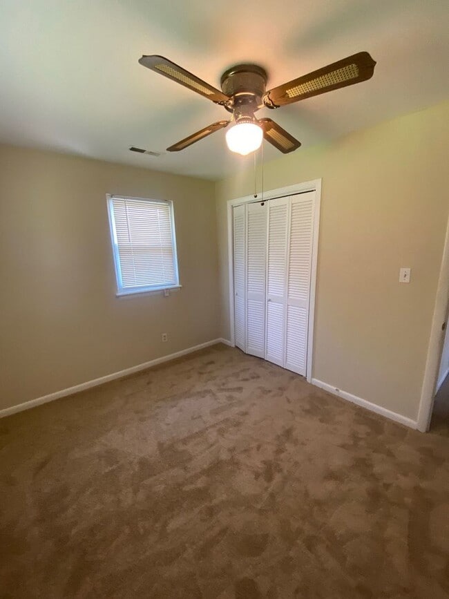 Photo - Charming 2-Bedroom Home with Spacious Yard in Ocean Lakes