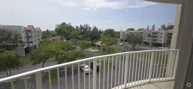 Building Photo - 8260 SW 210th St Unit 305 Rental