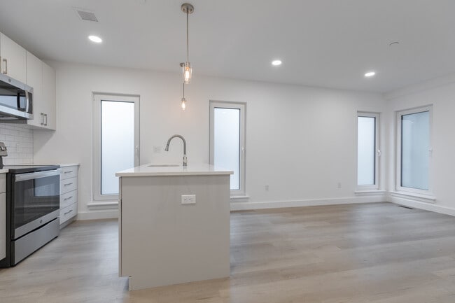 Photo - 2837 Washington St Unit 4