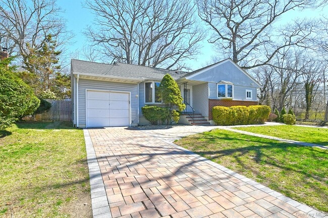 Building Photo - 110 Dix Hills Rd