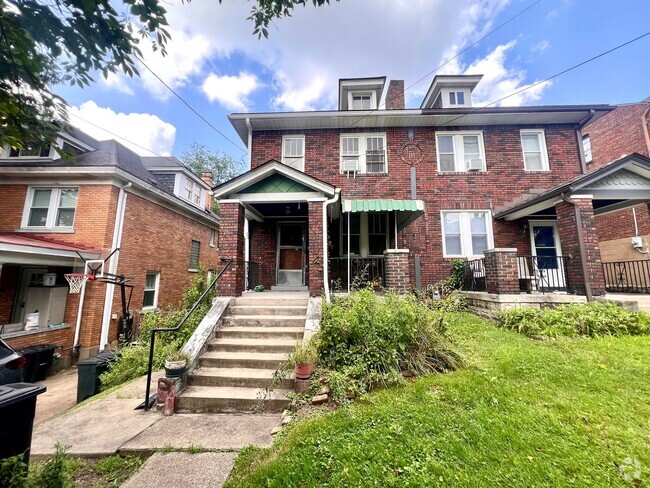 Building Photo - Spacious Home - 3 bedroom 1 bath - Squirre...