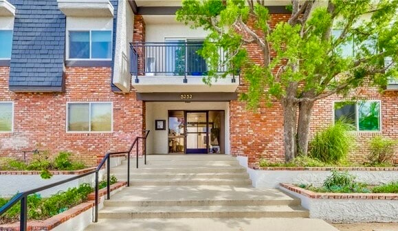 5252 Coldwater Canyon Ave Unidad 207