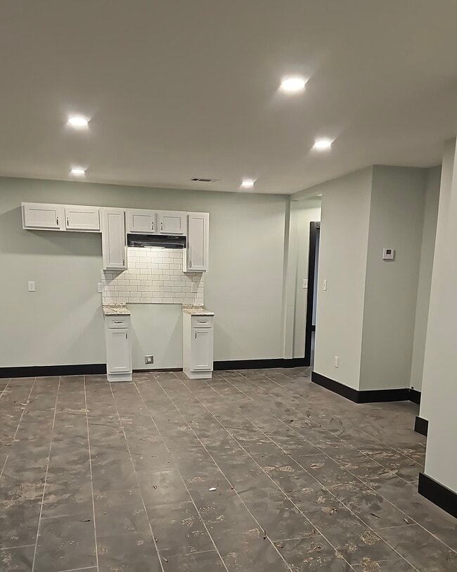 Photo - 1697 Baine Ave