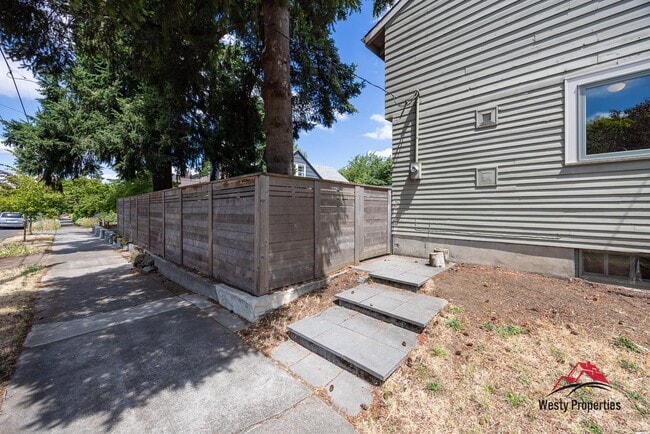 Photo - 2407 NE Skidmore St