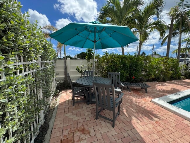 Building Photo - 200 S Birch Rd Unit 806