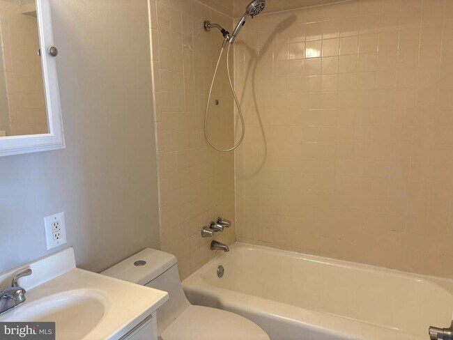 Photo - 517 Tatum St