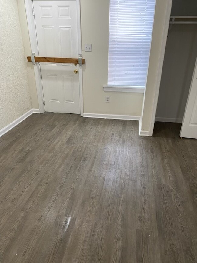 Building Photo - 5424 Market St Unit 1R