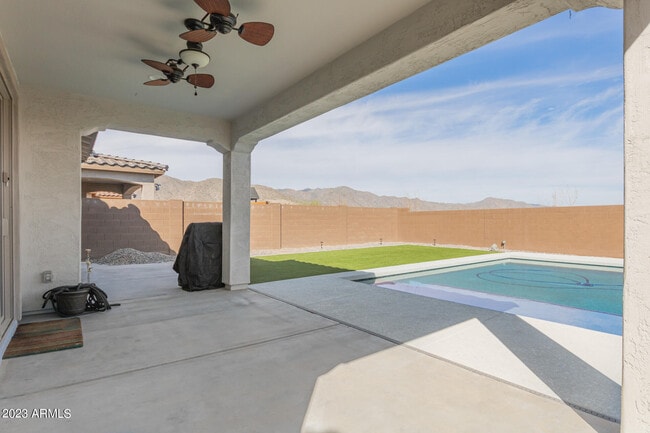 19740 W Palo Verde Dr
