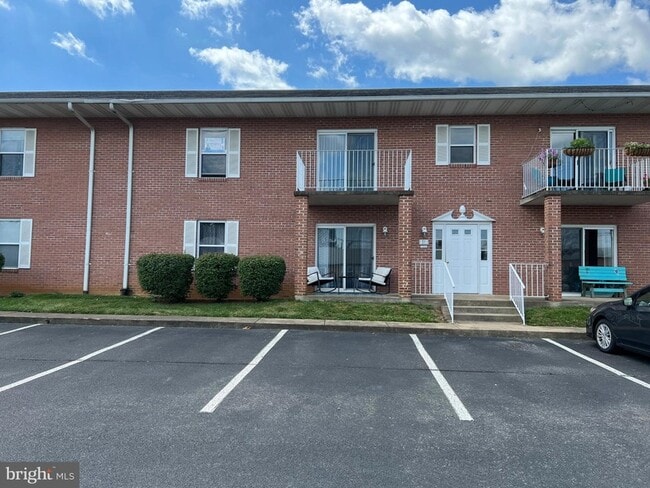 Building Photo - 23 Taft Ave Unit 3