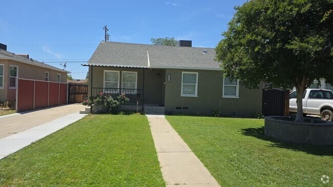 Building Photo - Centrally located! Rental