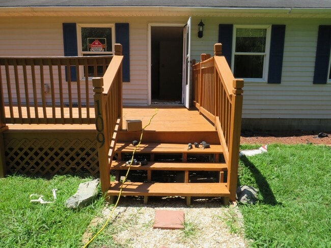 Photo - 4 Bedroom 3 Bath home on 1 acre