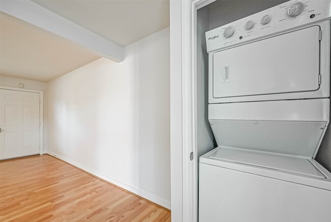 Photo - 218 E 14th St