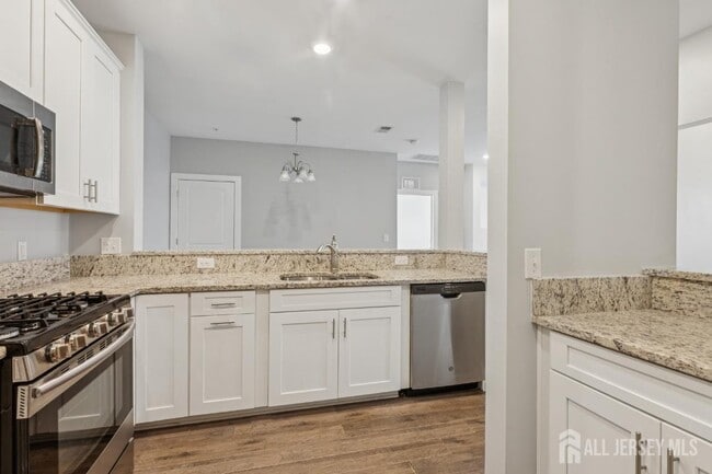 Building Photo - 517 Tavern Rd Rental