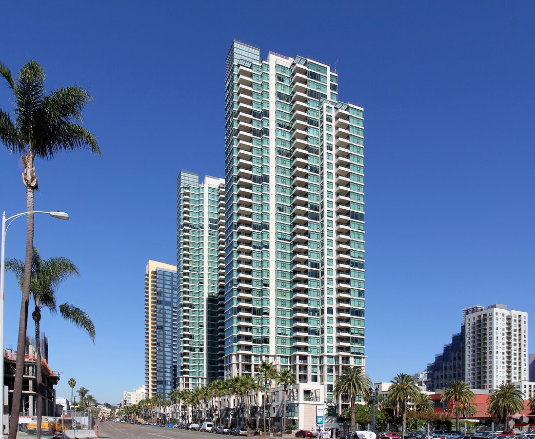 Primary Photo - The Grande Santa Fe Place Apartments