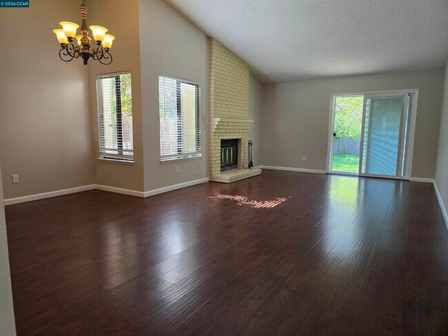 Photo - 155 Dartford St