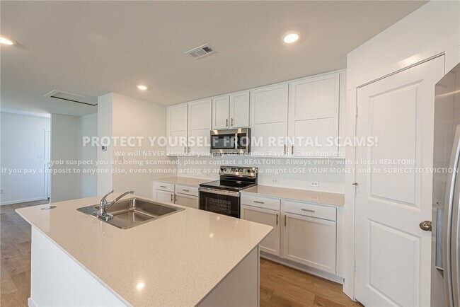 Photo - 611 Marsol St
