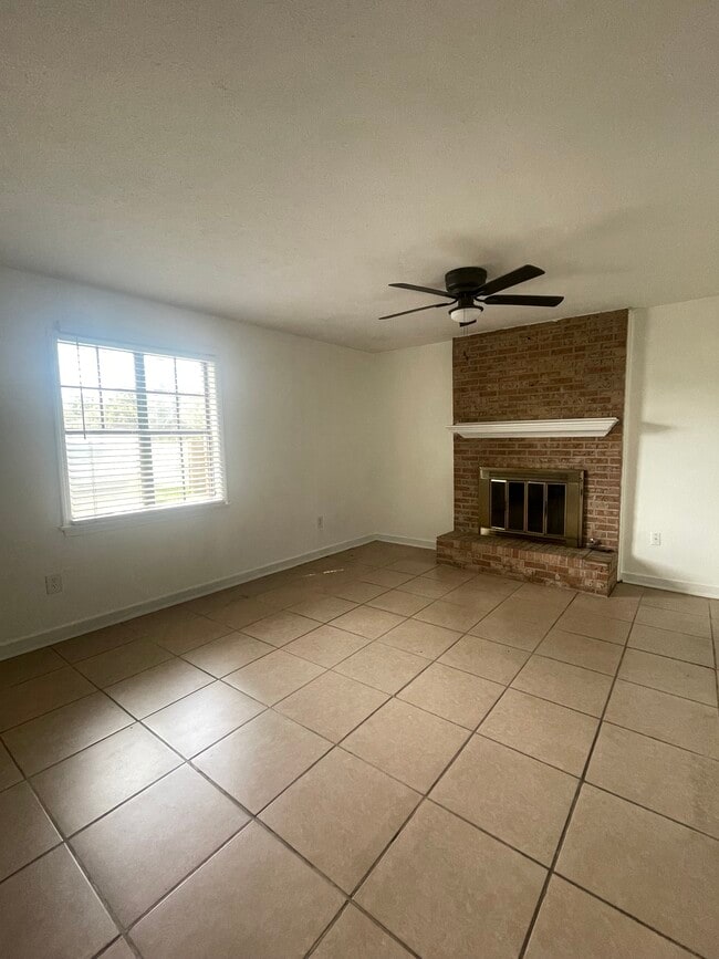 Building Photo - 824 Garvin St Rental