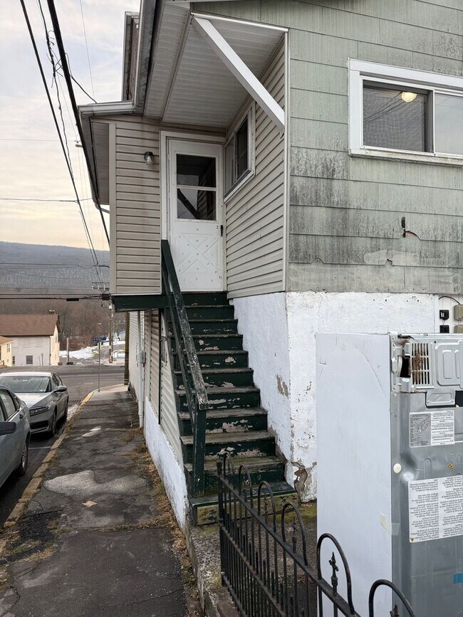 Photo - 201 W Market St Unit 2