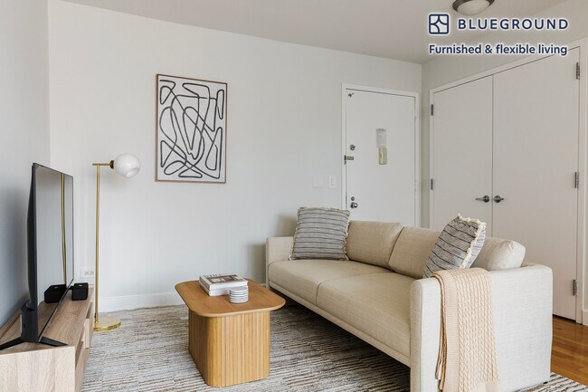 Photo - 235 W 48th St Unidad FL40-ID1624