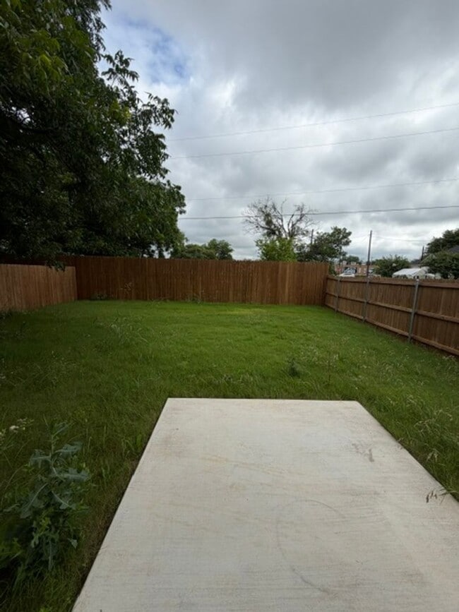 Photo - 301 Live Oak St