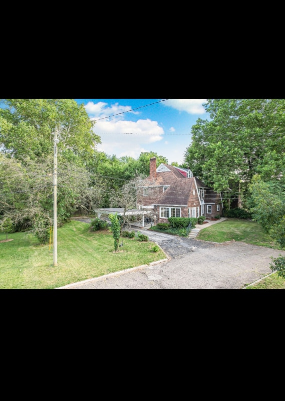 Photo - 2421 Airport Dr