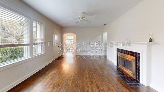 Photo - 2215 Larchmont Rd