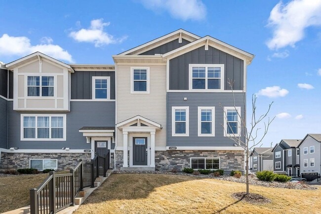 Photo - Rare End Unit 3Bed 3Bath Townhome in Rogers