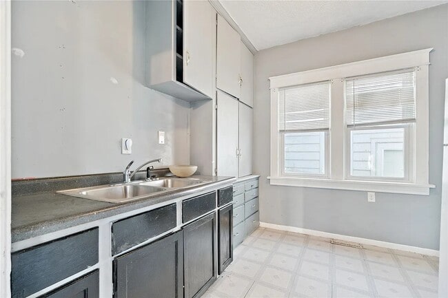 Photo - 452 8th Ave SW