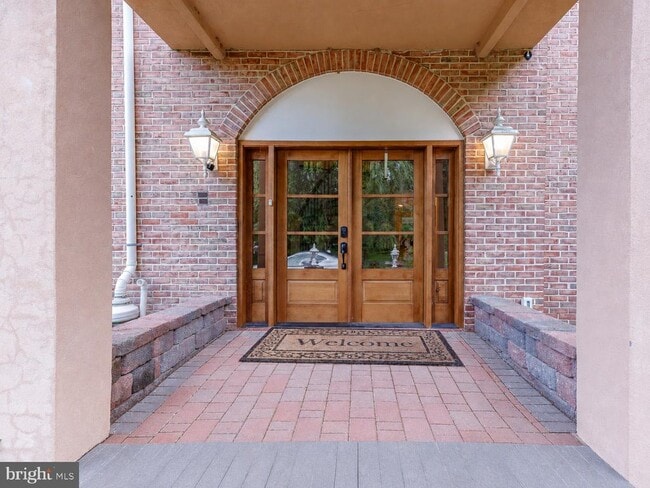 Photo - 1135 Romsey Dr