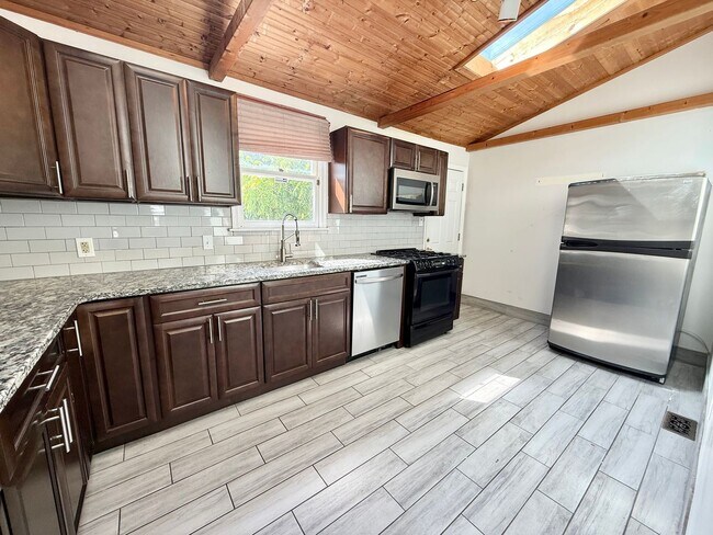 Spacious 4-Bedroom Home with Modern Update... - Spacious 4-Bedroom Home with Modern Update...