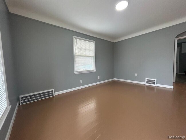 Photo - 19710 Moross Rd