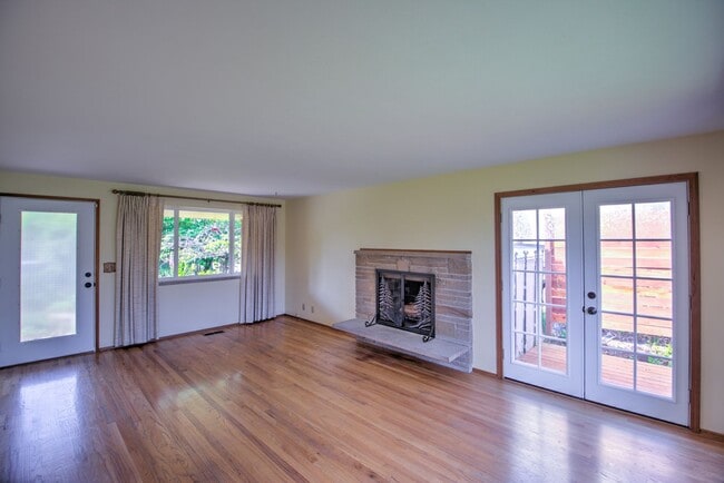 Photo - 1636 Conger Ave NW