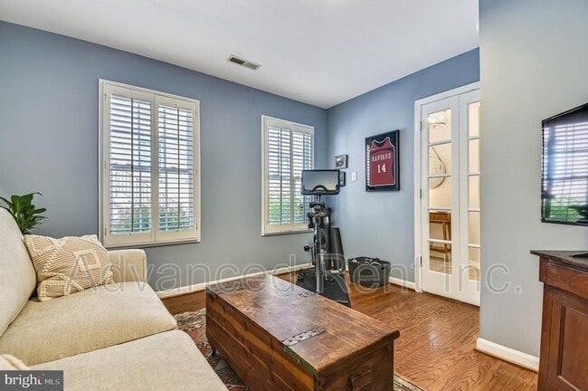 Photo - 11 W Churchill St
