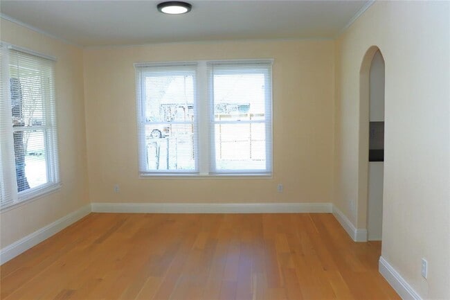 Photo - 535 W Vaughan St