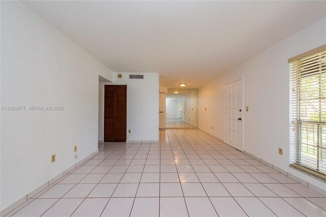 Photo - 10784 N Kendall Dr Unit D2